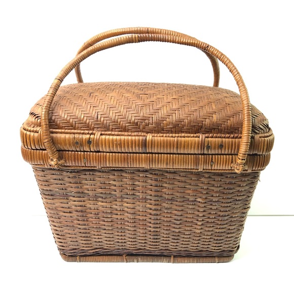Vintage Brown Delicate Woven Wicker Storage Basket Double Handles Hinged Lid - Picture 1 of 6